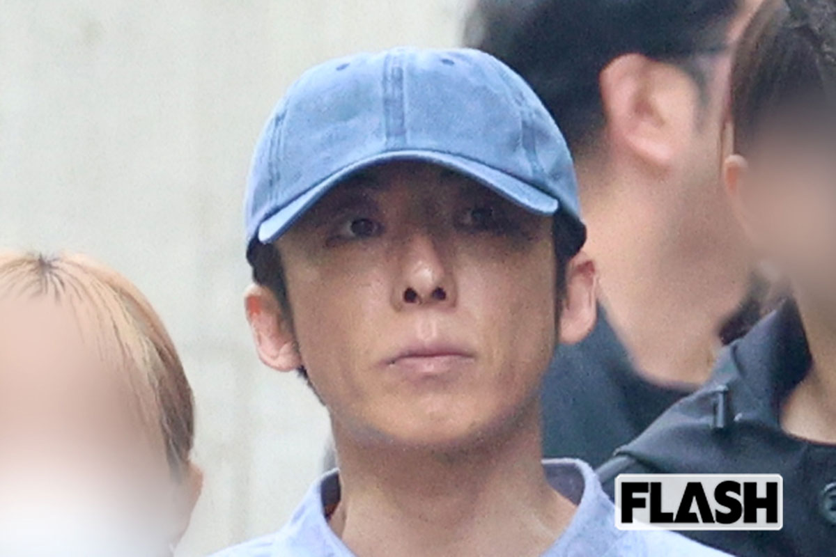 高橋一生　目深に帽子を被りキョロキョロ…テレ朝初主演姿をキャッチ！　活躍…