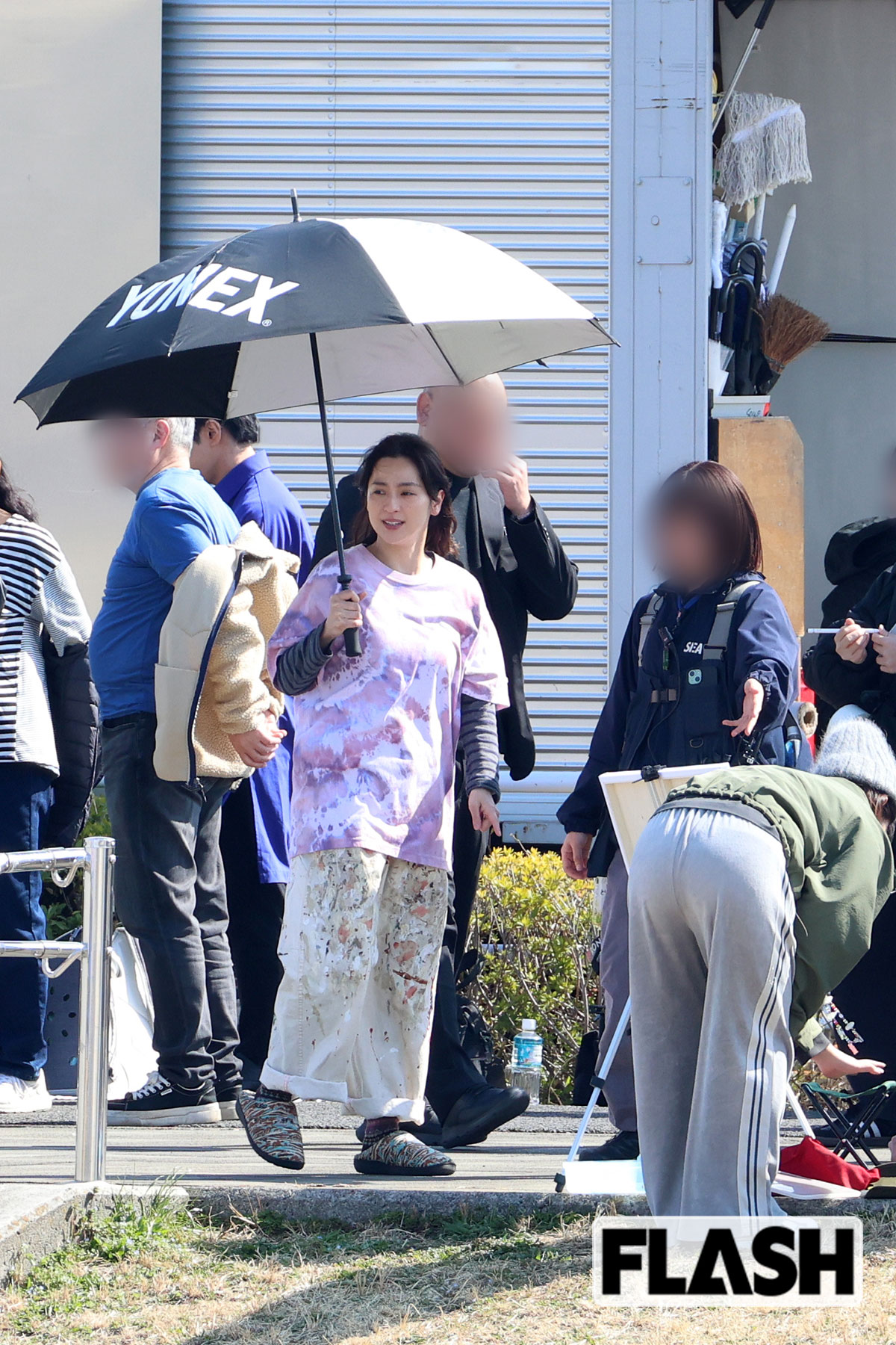 自ら日傘のを差して待つ中村アン