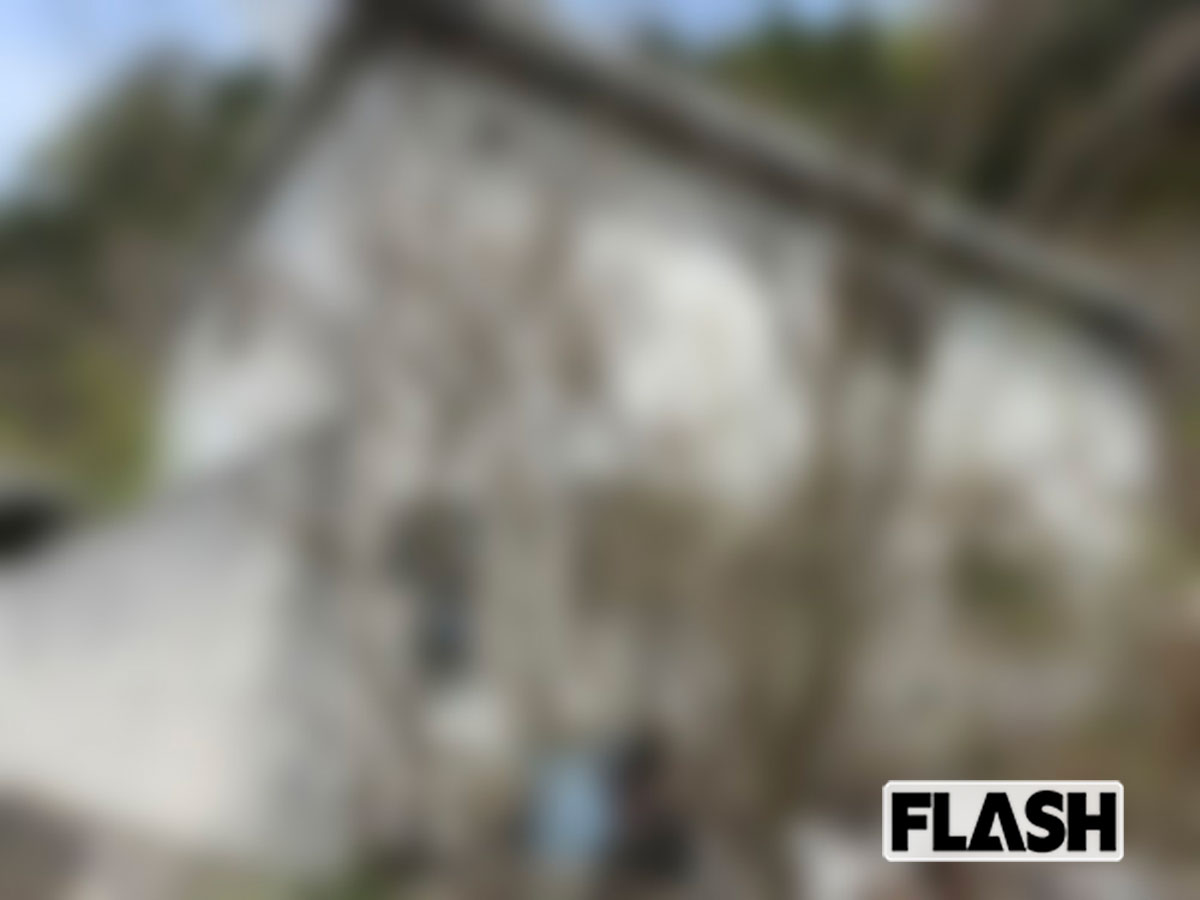 遺体発見現場のすぐそばにある、自殺者が出たと近隣住民が噂をしているプレハブ小屋