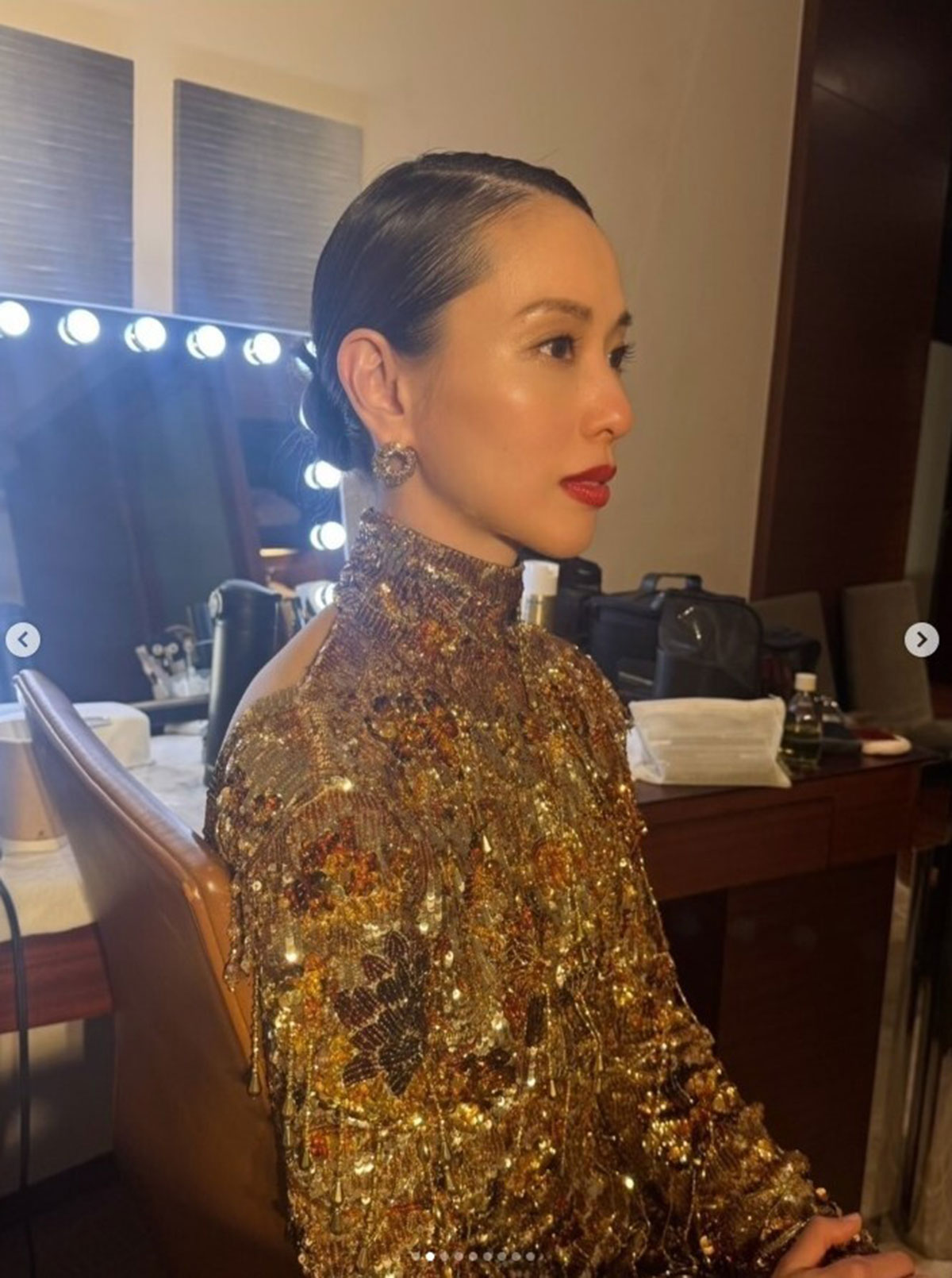 ゴールドドレスを身にまとった戸田恵梨香（画像・戸田恵梨香のInstagram「toda_erika.official」より）