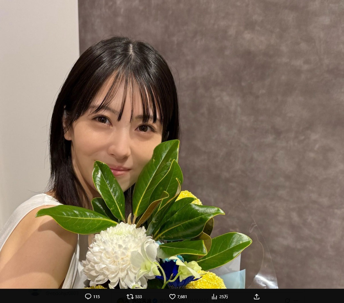 ほぼすっぴん状態の素顔をさらけ出した浜辺美波。その抜群の透明感に驚きの声が広がっている（写真・本人のXより）