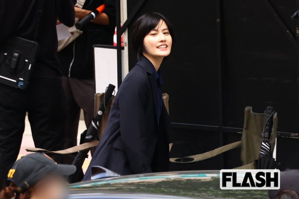 橋本愛『夫婦別姓刑事』のロケで “キリッと激変”…20代ラスト写真集を経て “イメチェンの年” に