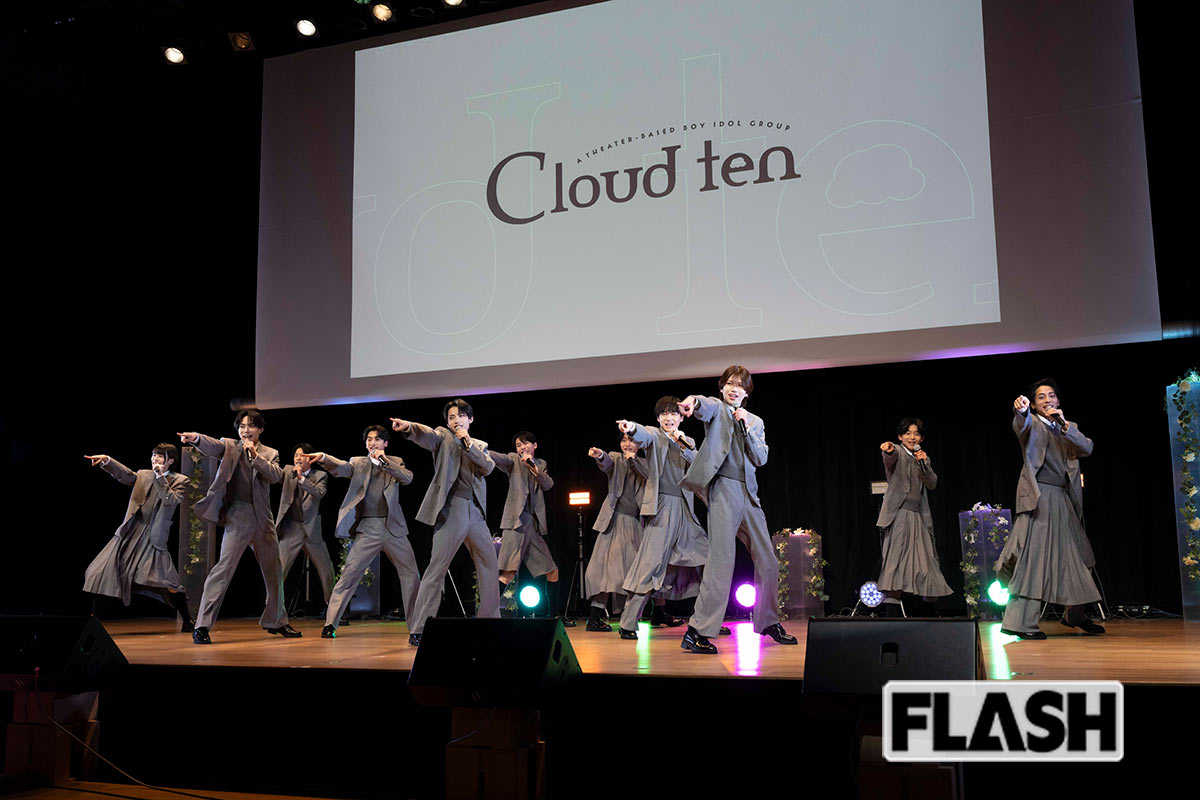 「ごめん、愛こそ全て」を披露