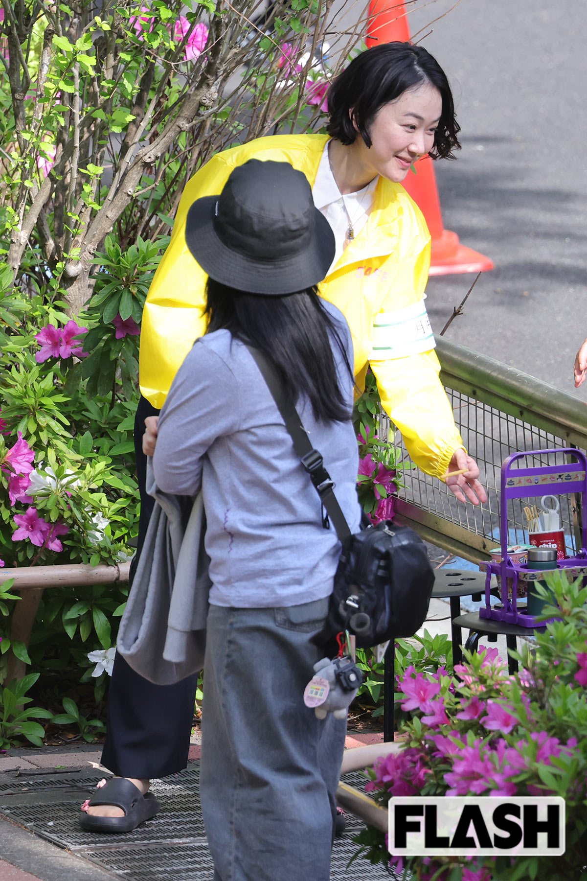 スナックのママだった野呂佳代を立候補させるという重要な役割を担う黒木華