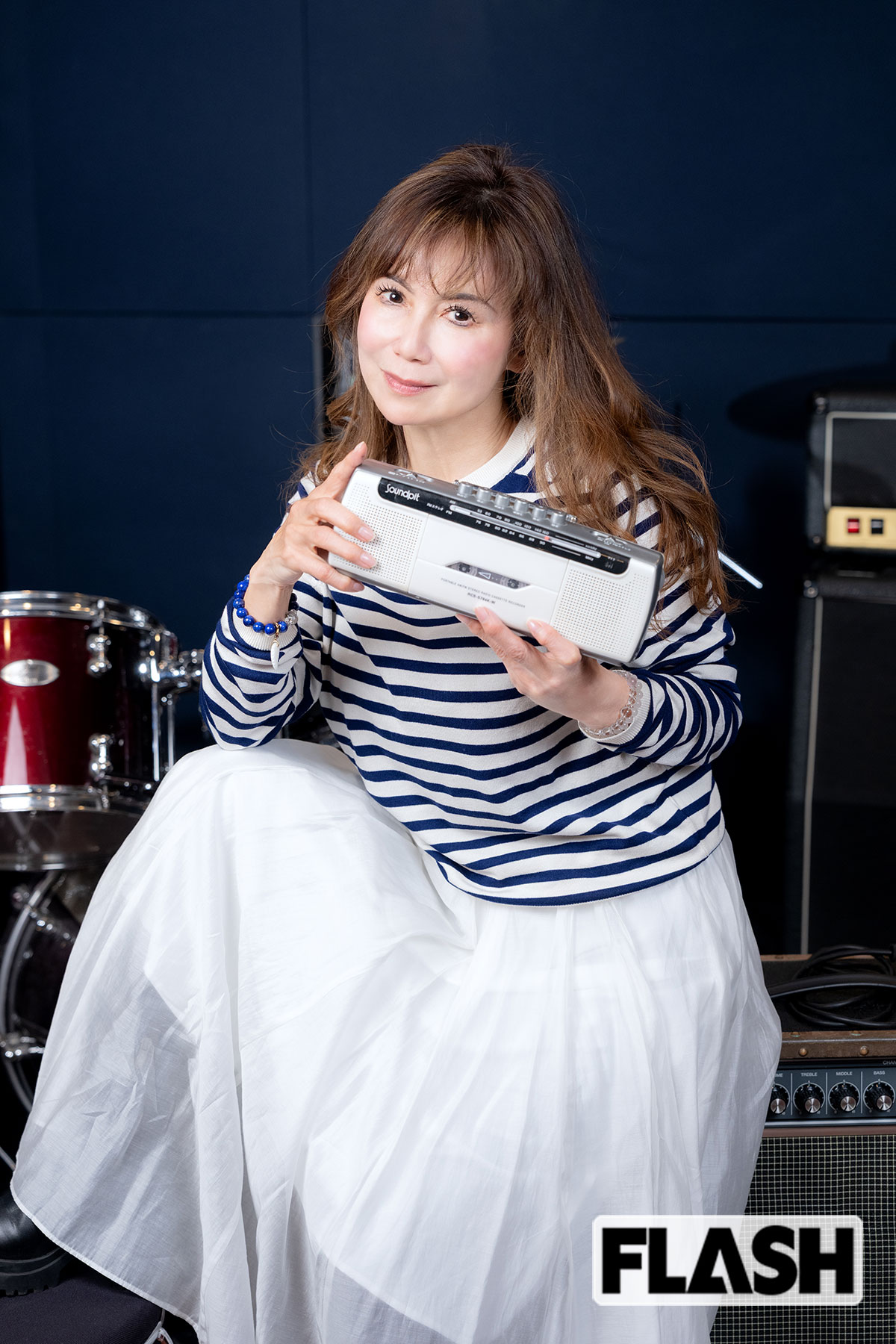 携帯がなかった時代、頭に浮かんだメロディをラジカセに吹き込んだという。ちなみに、このラジカセは5台め