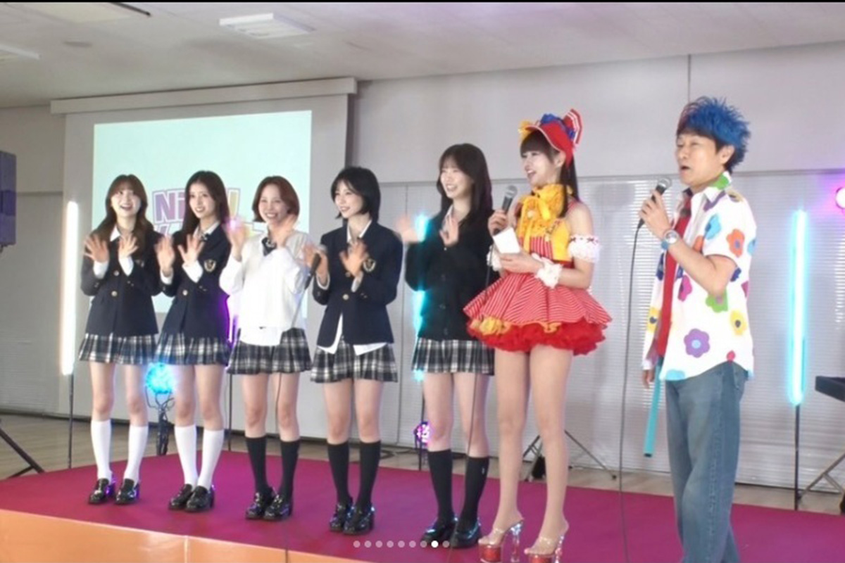 NiziUの隣に立ち、並々ならぬ美脚ぶりを披露したさゆり。SNSで注目を集めた（写真・番組公式Instagramより）