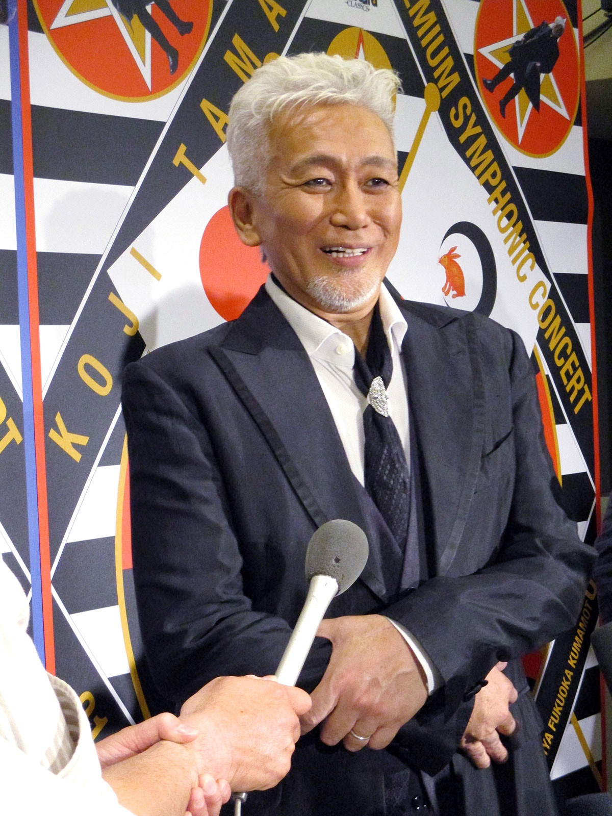 玉置浩二、渡辺謙との2ショットで“もじゃもじゃ白髪”姿披露！「めちゃかわ」絶賛の嵐