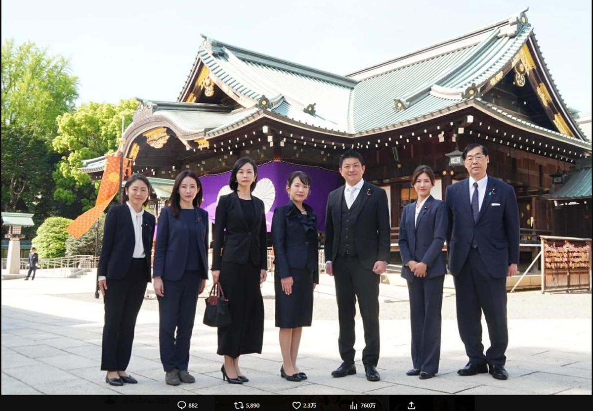 ひろゆきが問題視した靖国神社の写真。結果的には問題のない場所での撮影だった（写真・神谷宗幣のXより）