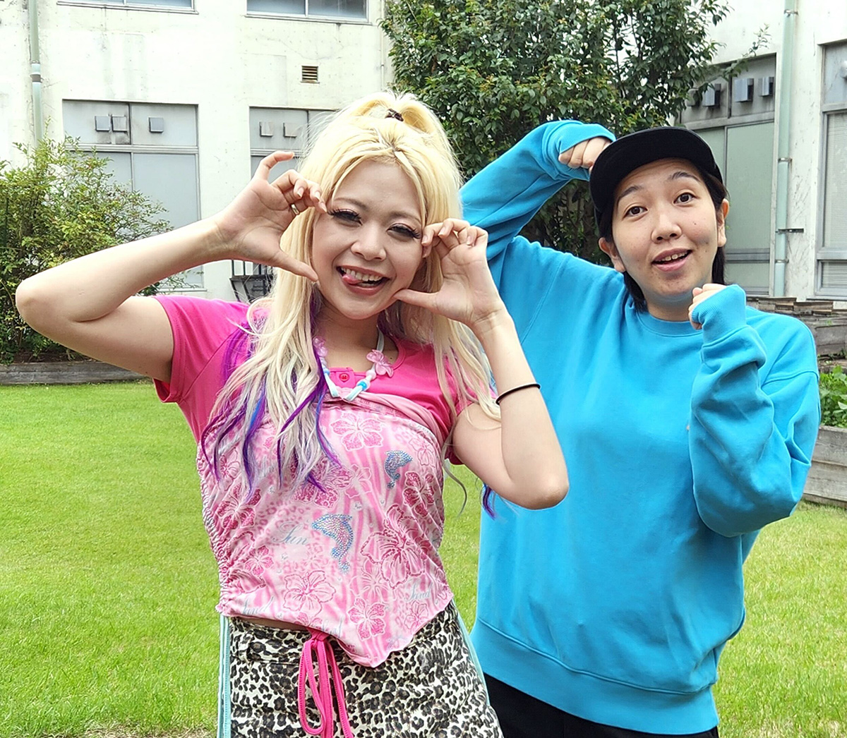 エルフ荒川のXより。井川遥の手によって“大人ファッション”に挑戦した荒川に、大絶賛が寄せられた