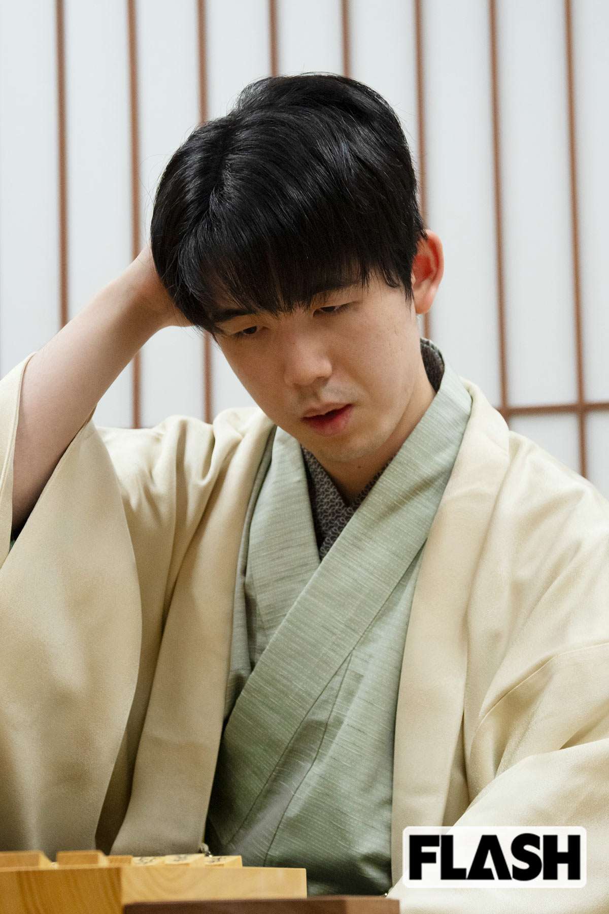 ＜保健体育・道徳・英語＞藤井聡太六冠・対局での気持ちの整え方を語る/『新小学校 保健5・6年』（大修館書店）では、藤井六冠が将棋を通して学んだ感情のコントロール法について語っている（写真・野澤亘伸）