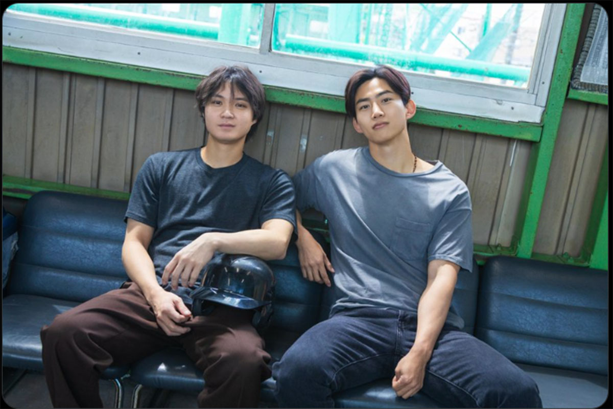 Netflix Japanの公式Xより。2026年5月14日に配信されるドラマシリーズ『ソウルメイト』で共演する磯村勇斗とオク・テギョンだが、韓国の一部ネットユーザーから「顔が釣り合っていない」という内容の批判が、磯村に向けられている