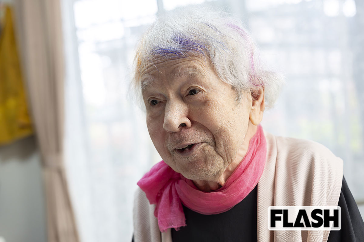 直木賞作家・志茂田景樹「要介護5」状態のベッドから激白“カゲキファッション”健在で「人生は強気にいったほうがいい」