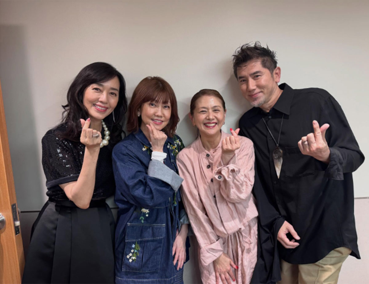 早見優のInstagramより。左から早見、松本伊代、還暦記念ツアーを敢行中の小泉今日子、そして “激レアメンバー” である本木雅弘