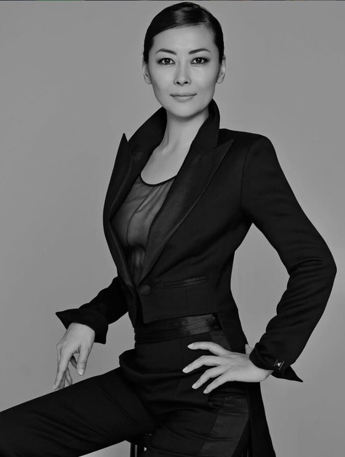 下村一喜氏が撮影した中山美穂さんの写真。独特な衣装で唯一無二の存在感を放っている（写真・『写真家 下村一喜』のInstagram「kazuyoshi_shimomura」より）