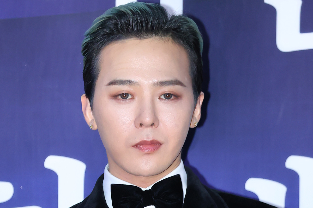BIGBANGメンバー、衣装に書かれた“黒人差別”の一文に批判殺到…過去…