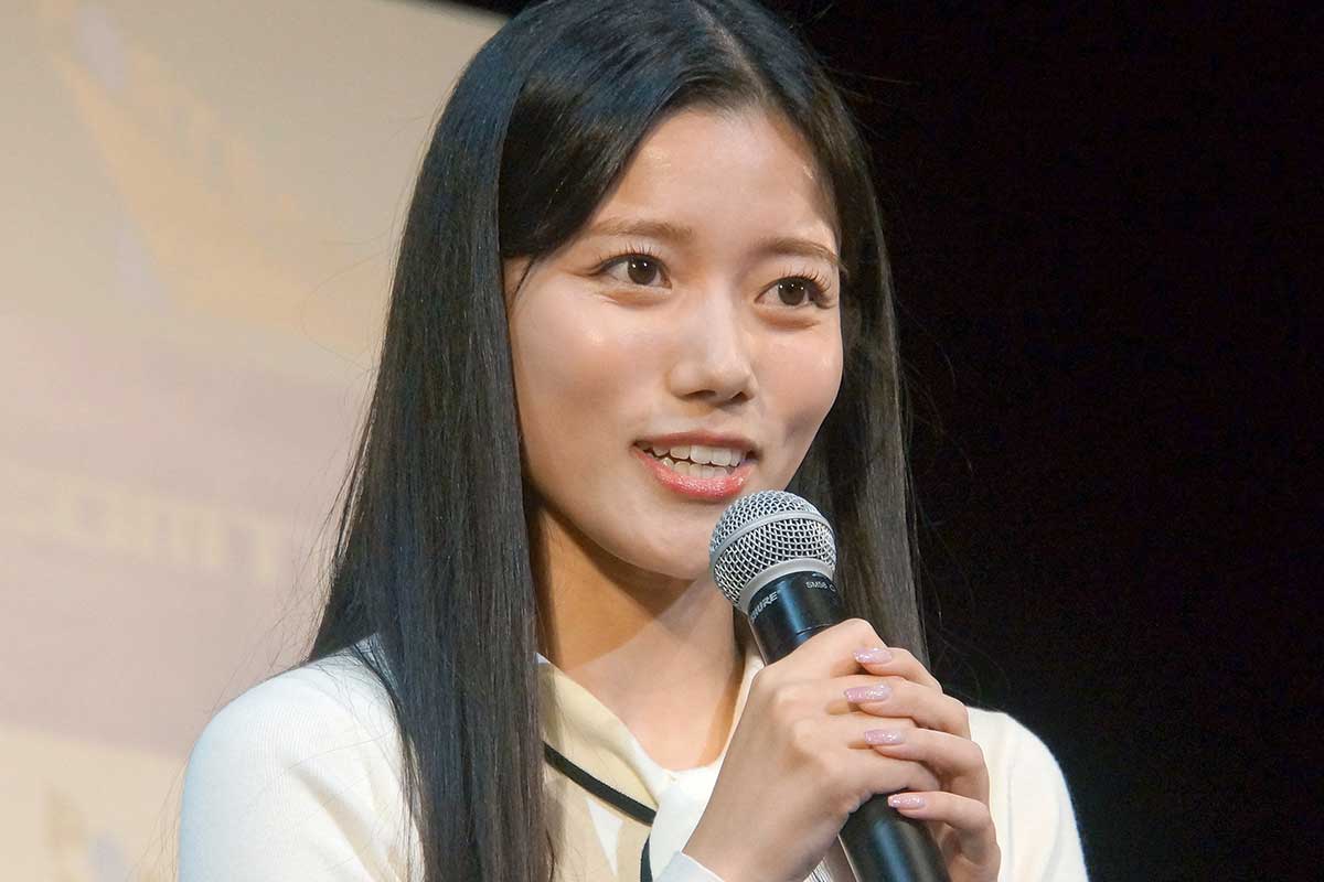 CBC中村彩賀アナ「1日警察署長」制服姿に集まる絶賛…母・斉藤慶子がかつて本誌に語った「小麦色の肌」への“プロ魂”