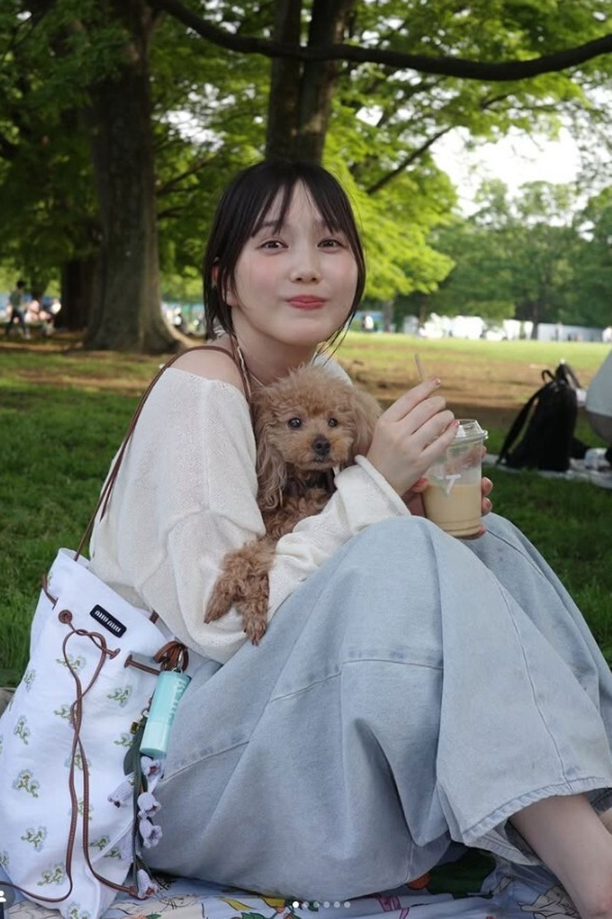 ピクニックに行ったことを報告する本田翼。いつもと違う雰囲気がファンから指摘された（画像・『honda tsubasa』のInstagram「tsubasa_0627official」より）