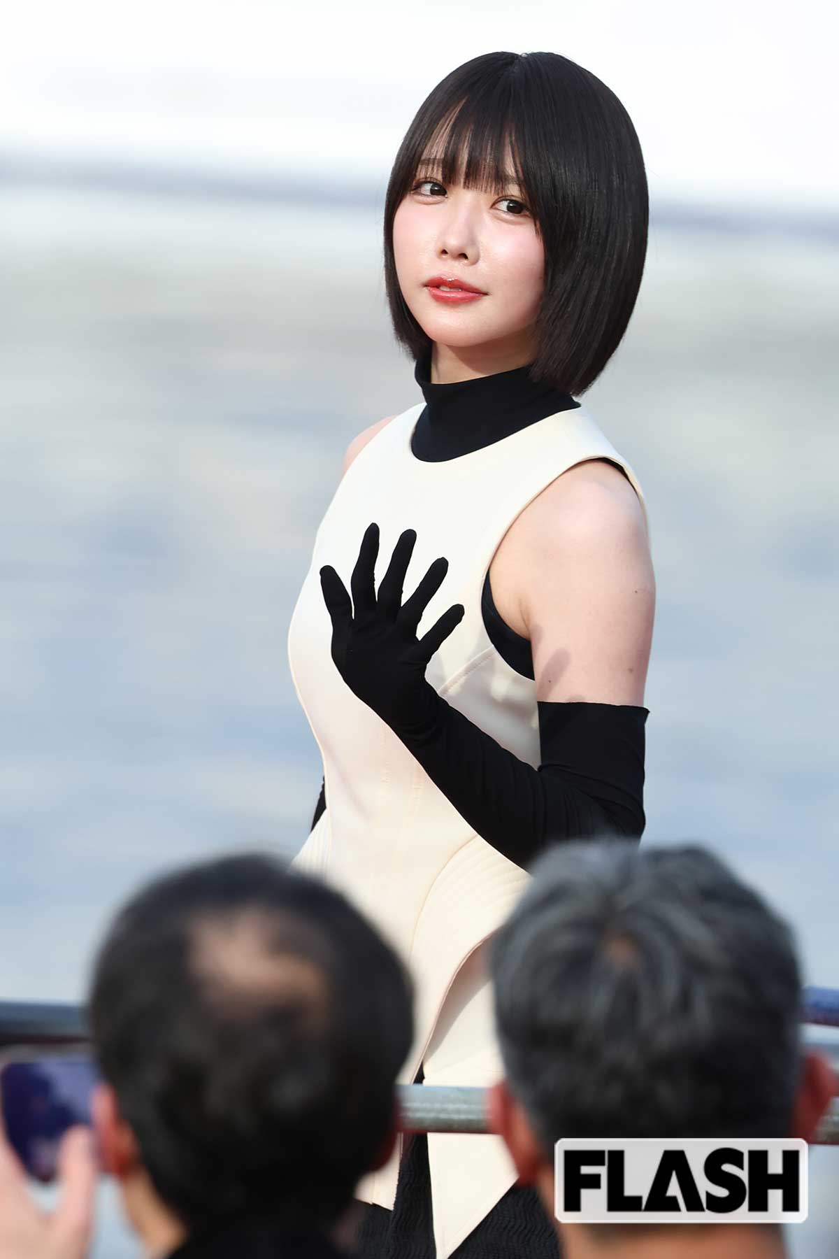 ファンに手を振るあの