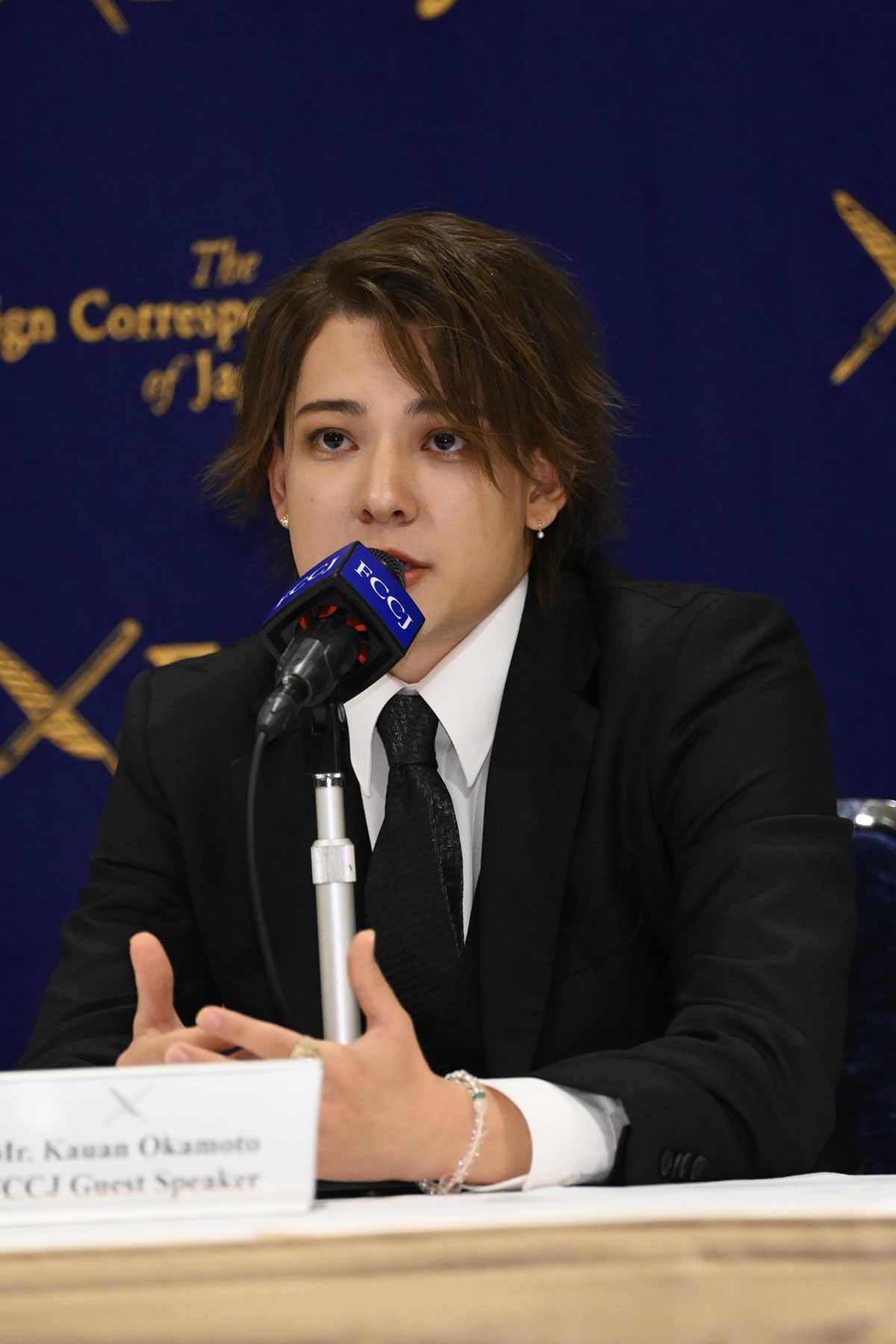 カウアン・オカモト　ホスト転身の“売り出し文句”に拒否感の声…背景にある“元ジャニーズ”の商品価値とは