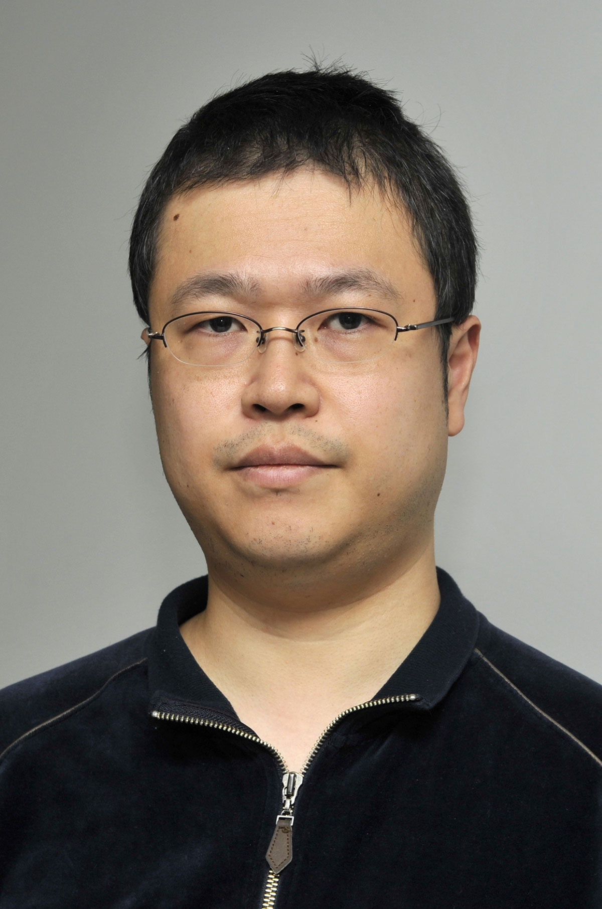 高市首相のことを不適切な言葉を使って非難した作家・適菜収氏