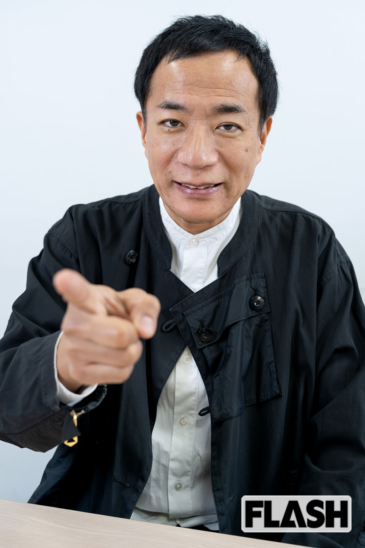 週30作品以上のドラマを鑑賞するナイツ・塙宣之（写真・福田ヨシツグ）
