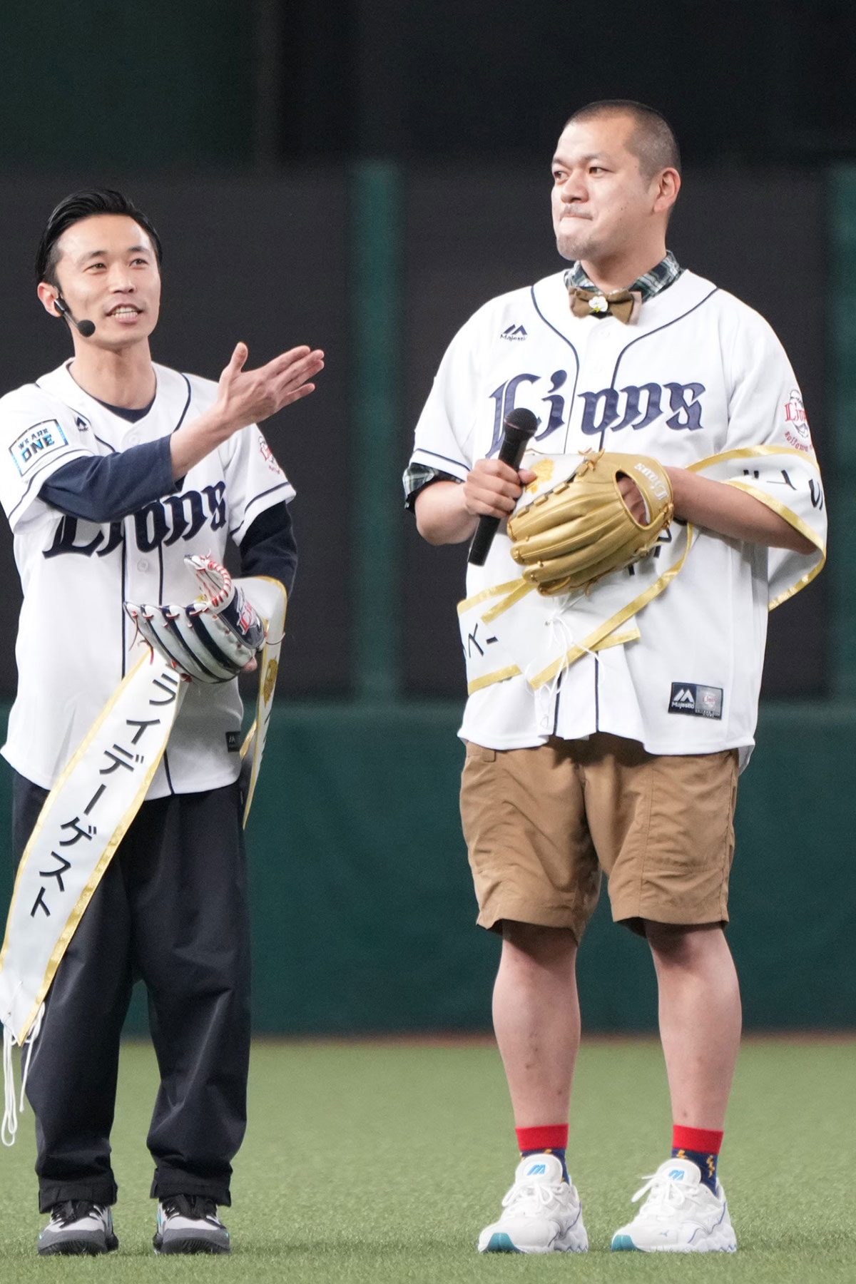 2022年、プロ野球西武の試合にゲスト出演したカミナリ。竹内は大河ドラマ2作品にも出演／カミナリ・竹内まなぶ『新空港占拠』（2024年、日本テレビ系）