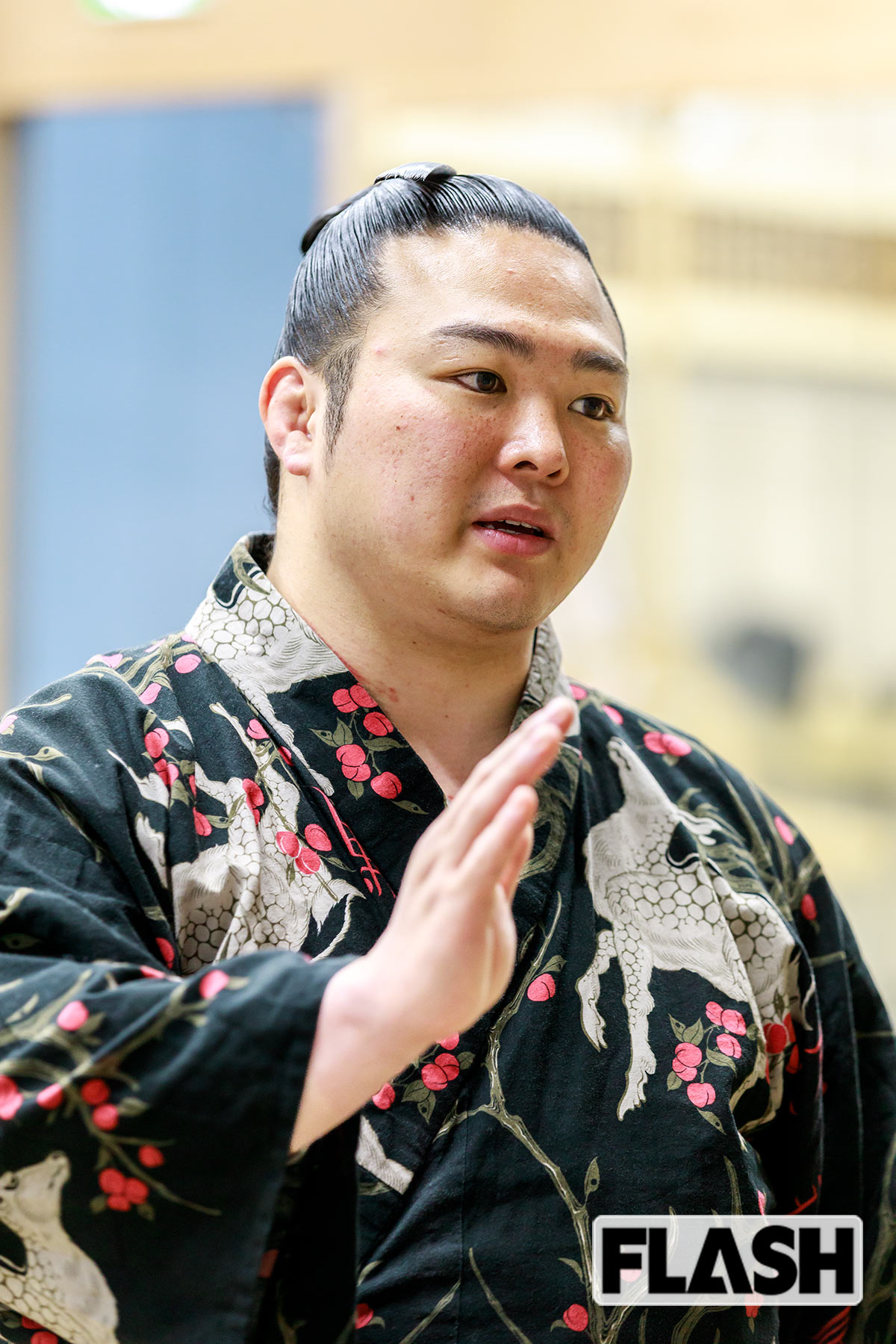 場所前の稽古後にインタビューに応じた炎鵬（写真・高橋マナミ）