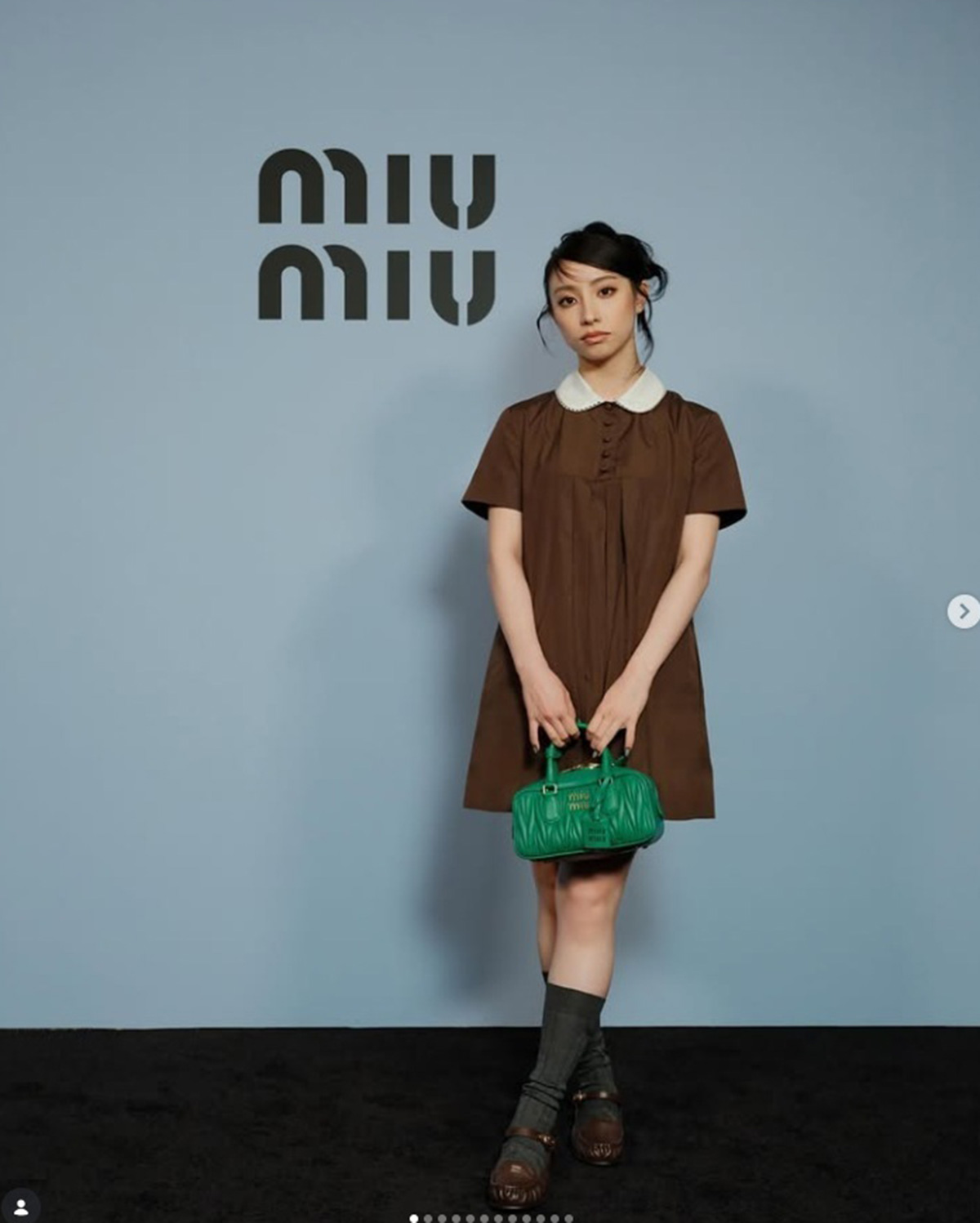 制服を脱ぎ、“MiuMiuルック”に身を包んだKANON（写真・本人Instagramより）
