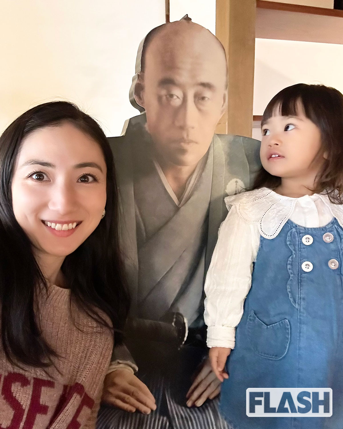 紗綾と娘、鍋島直正公とのスリーショット（写真・本人提供）
