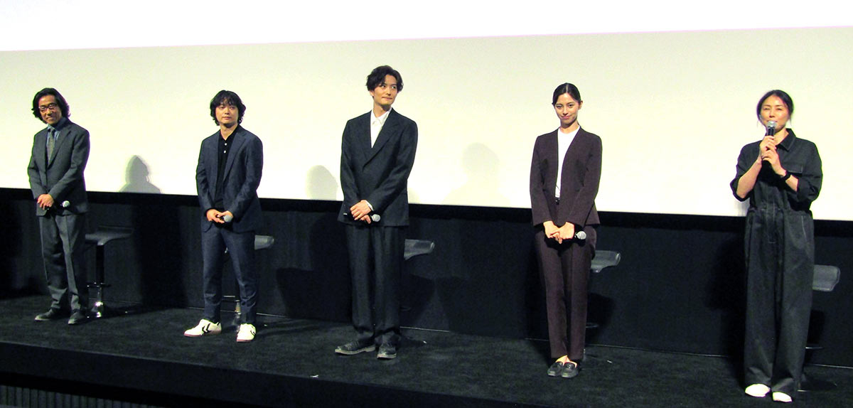 『田鎖ブラザーズ』に出演する(左から)岸谷五朗、染谷将太、岡田将生、中条あやみ、井川遥