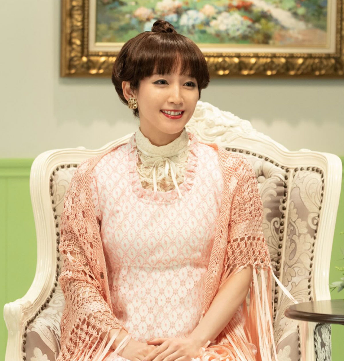 映画で黒柳徹子に扮する吉岡里帆。そっくりさに絶賛が寄せられた（画像・映画『SUKIYAKI 上を向いて歩こう』公式アカウントのInstagram「sukiyaki__movie」より）