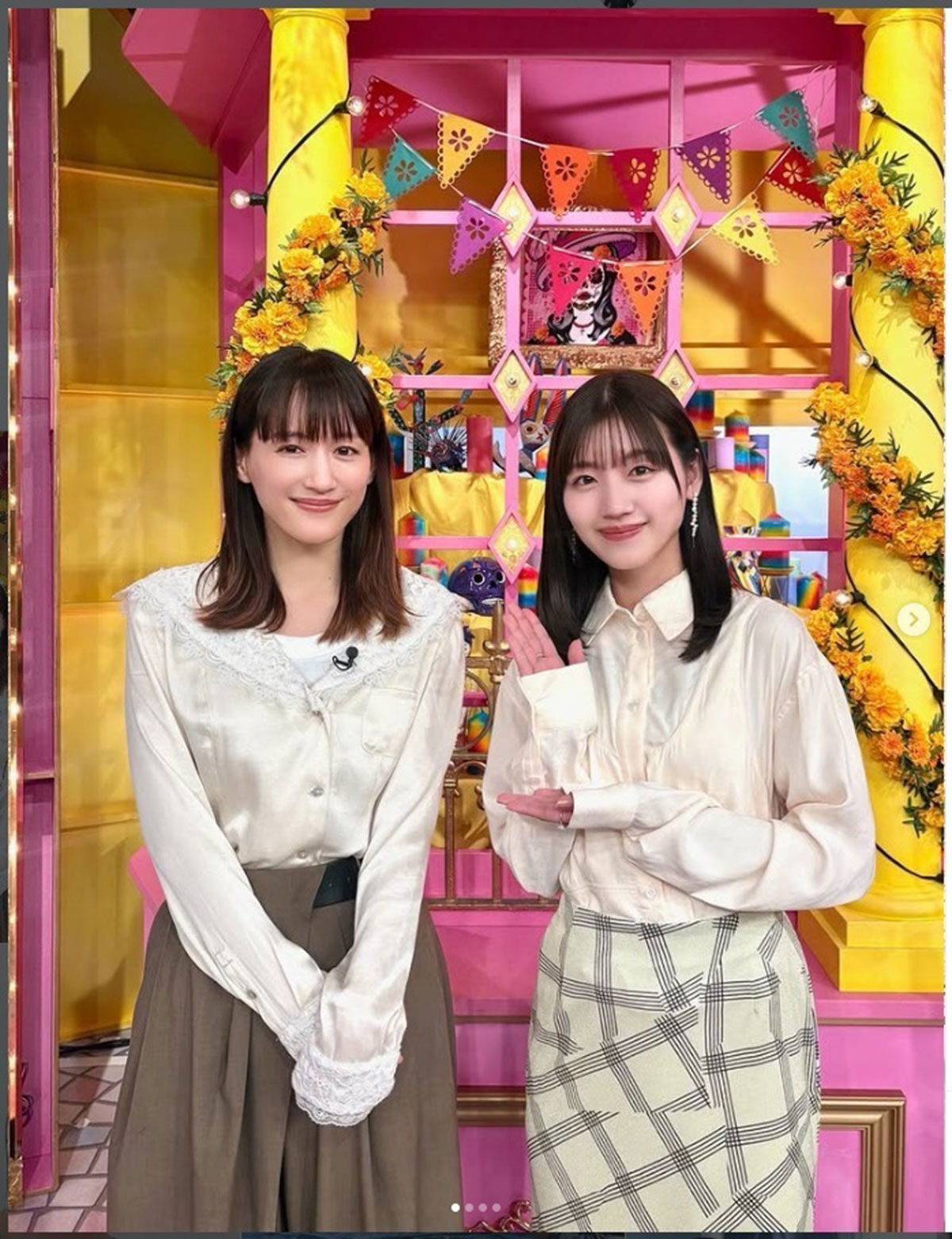 綾瀬はるかと佐々木美玲のツーショット。2人ともそっくりだと話題になっている（写真・本人Instagramより）