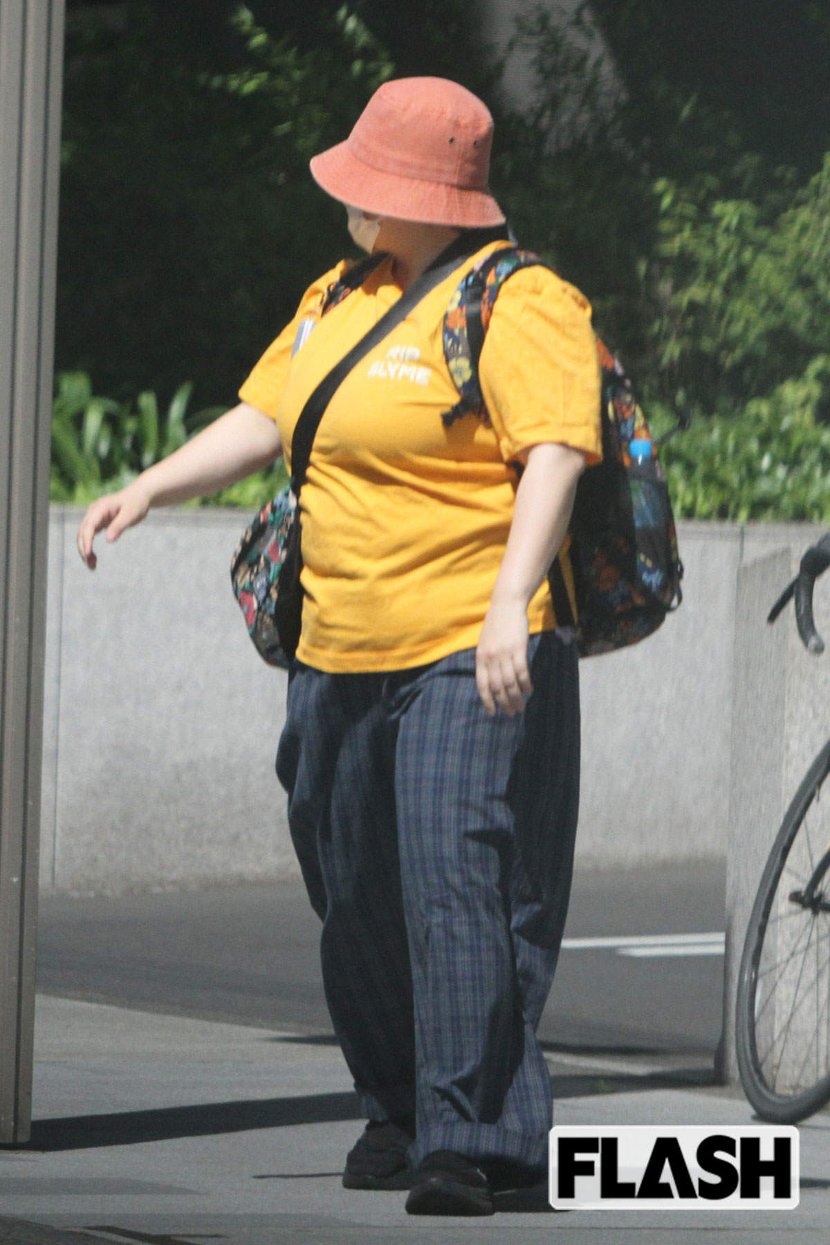タクシーよりも徒歩での移動を好むというやす子