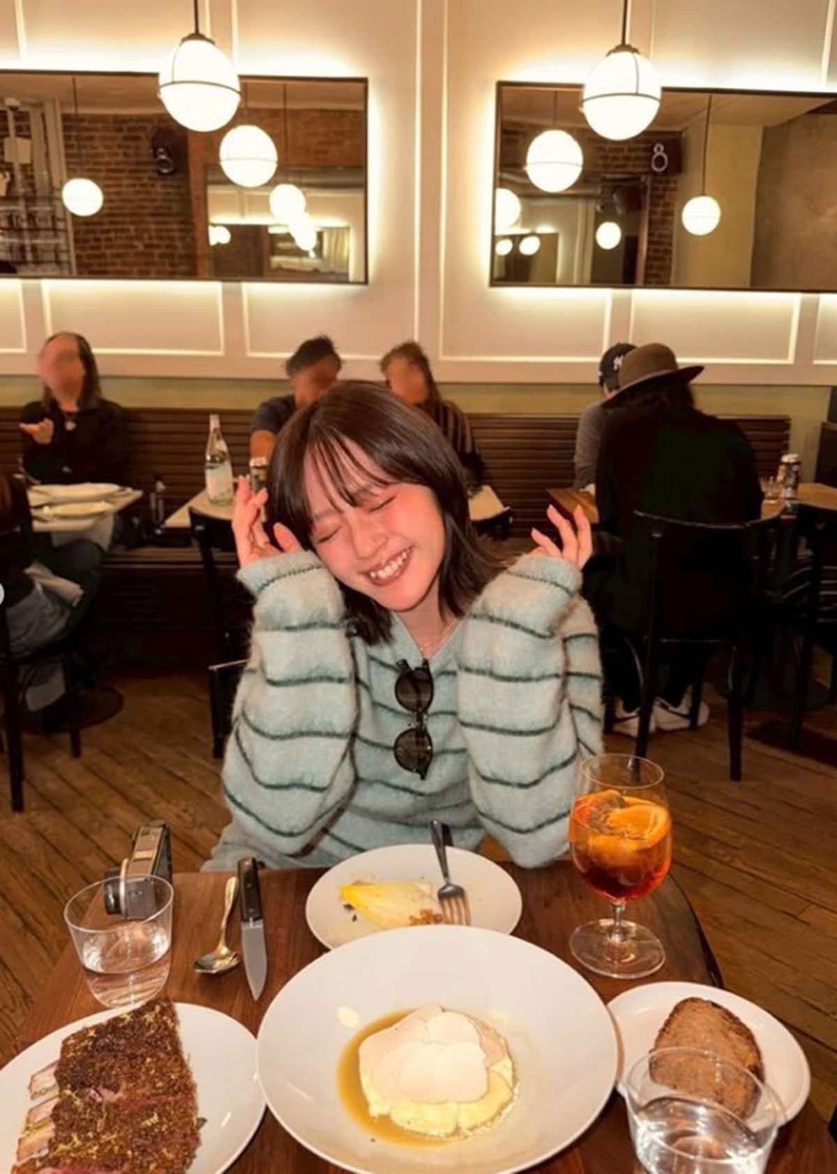 鈴木愛理が公開したニューヨークでのほろ酔い姿（写真・本人のInstagramより）