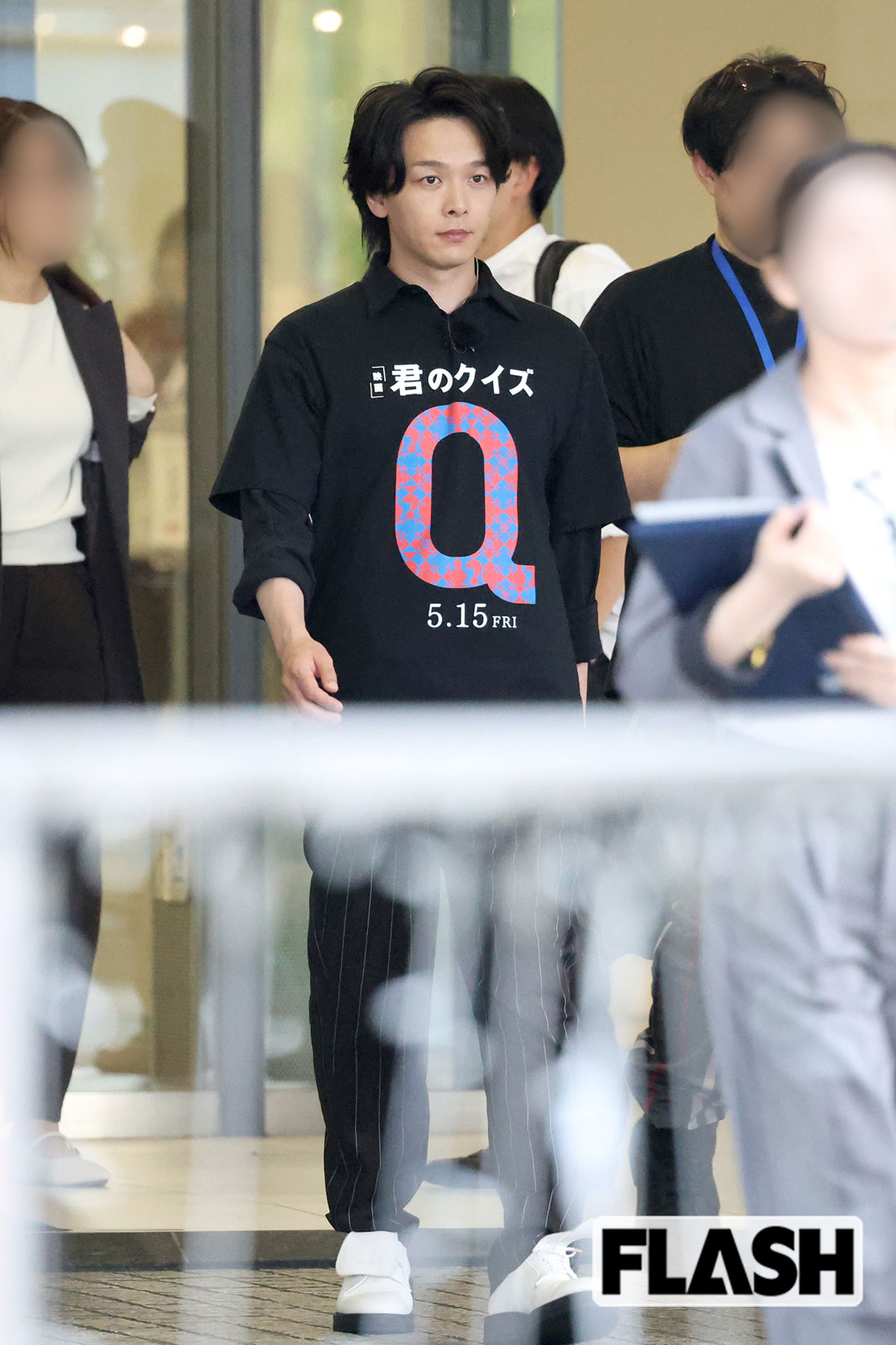 お揃いのTシャツを着て登場した中村倫也