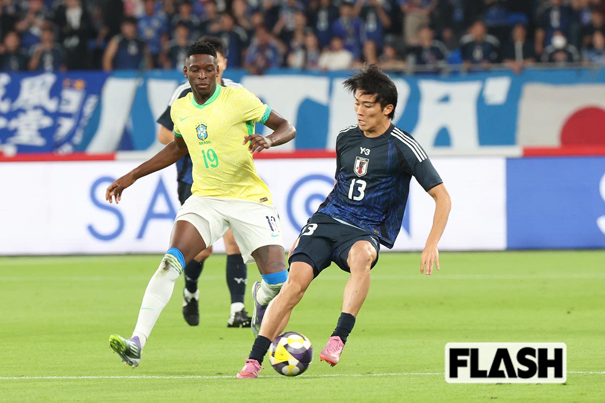 昨年のブラジル戦に先発出場した中村敬斗。ダイレクトボレーで同点ゴールを奪う活躍だった（写真・桑原 靖）