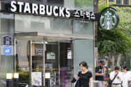 韓国で巻き起こるスターバックス「不買運動」大統領まで便乗、背景に世論形成…