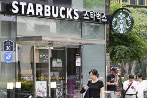 韓国で巻き起こるスターバックス「不買運動」大統領まで便乗、背景に世論形成…