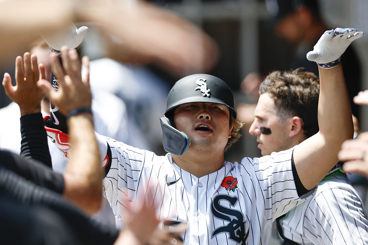 ガラガラだったスタジアムにファン続々!村上宗隆のホームラン量産で “最弱球団” が大躍進…グッズ拡充、ツアーも計画のウハウハ