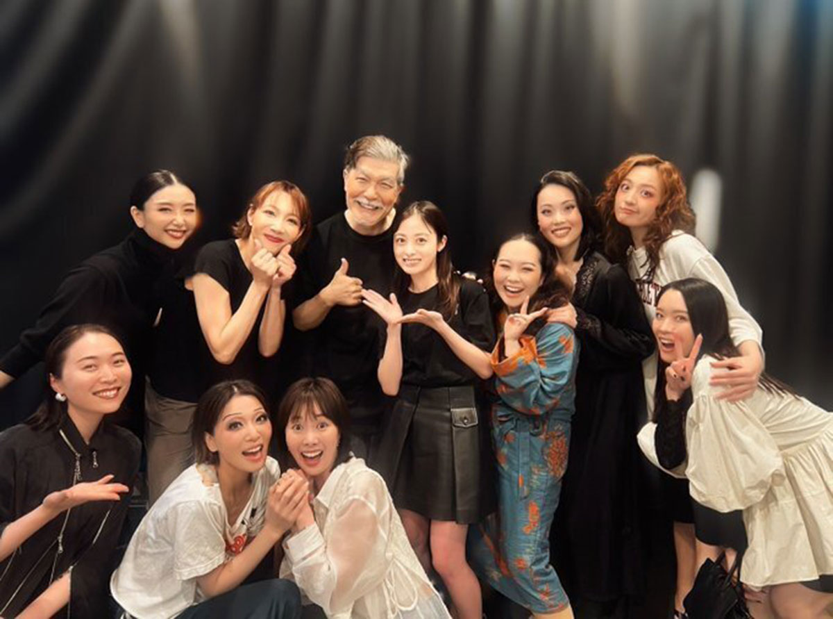 橋本環奈のXより。「推しに会うときはミニスカートです」と明かしている