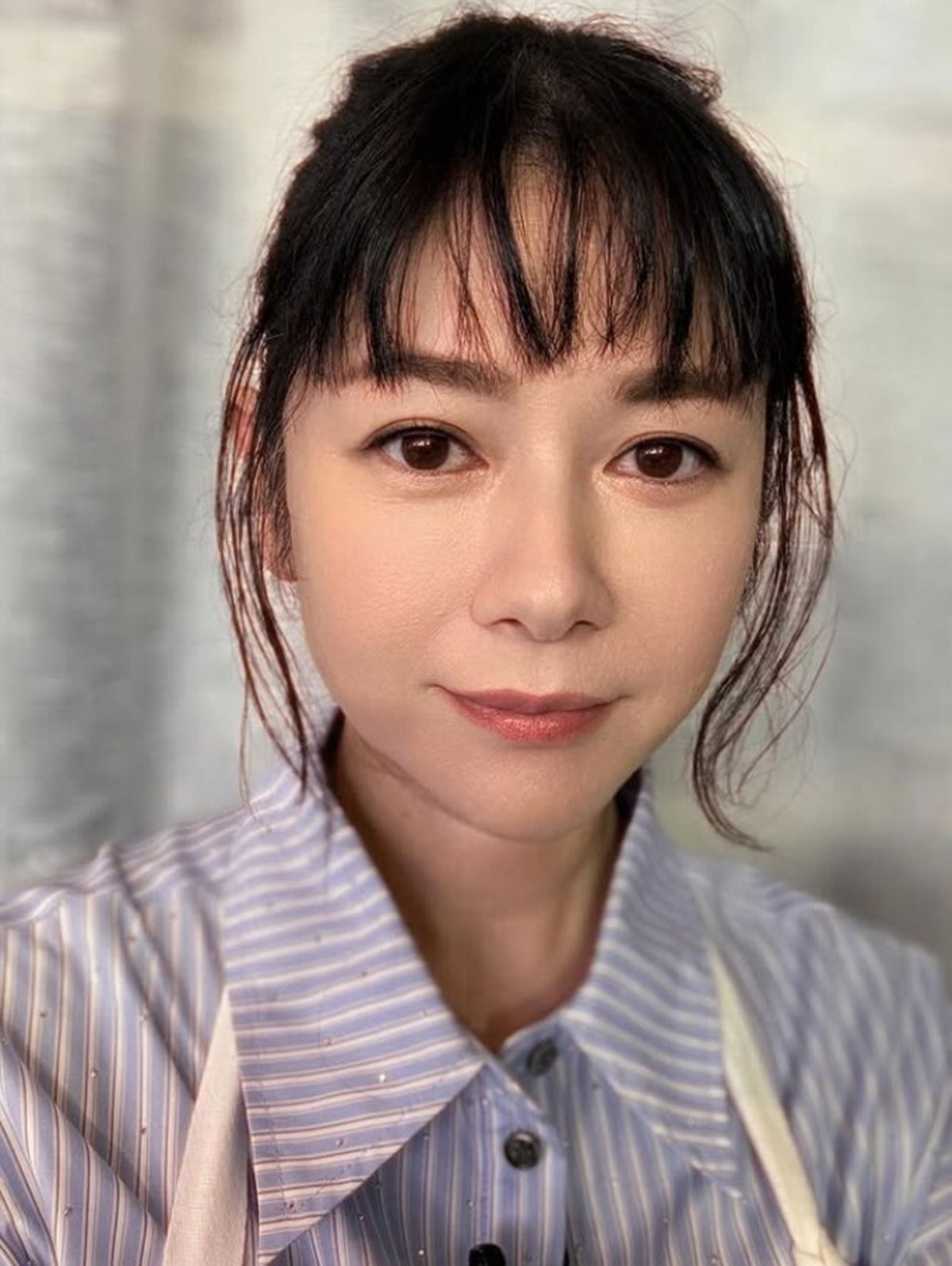 真木よう子が披露した前髪が短めのカット。その美貌に絶賛の声が寄せられている（画像・『真木よう子　Yoko Maki』のInstagram「yokomaki_official」より）