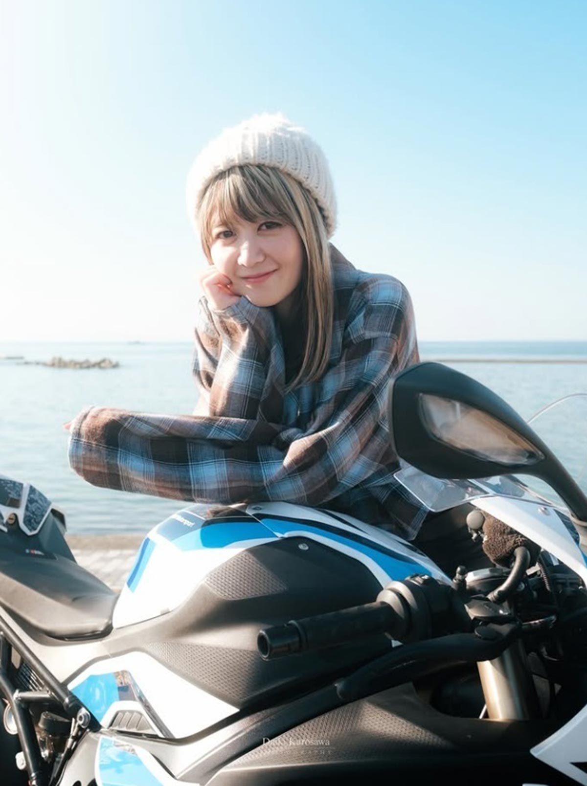 バイク系女性YouTuber、スーパーカブで高速道路を走行し事故 入院生活を動画化も「無理した結果」元教習指導員の経歴にも厳しい声