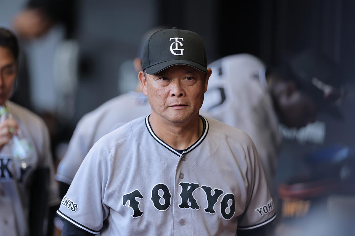 巨人“阿部監督辞任後”に好調で首位・阪神を猛追も…“外様”橋上秀樹監督代行が日本一奪還なら“頭痛の種”の可能性
