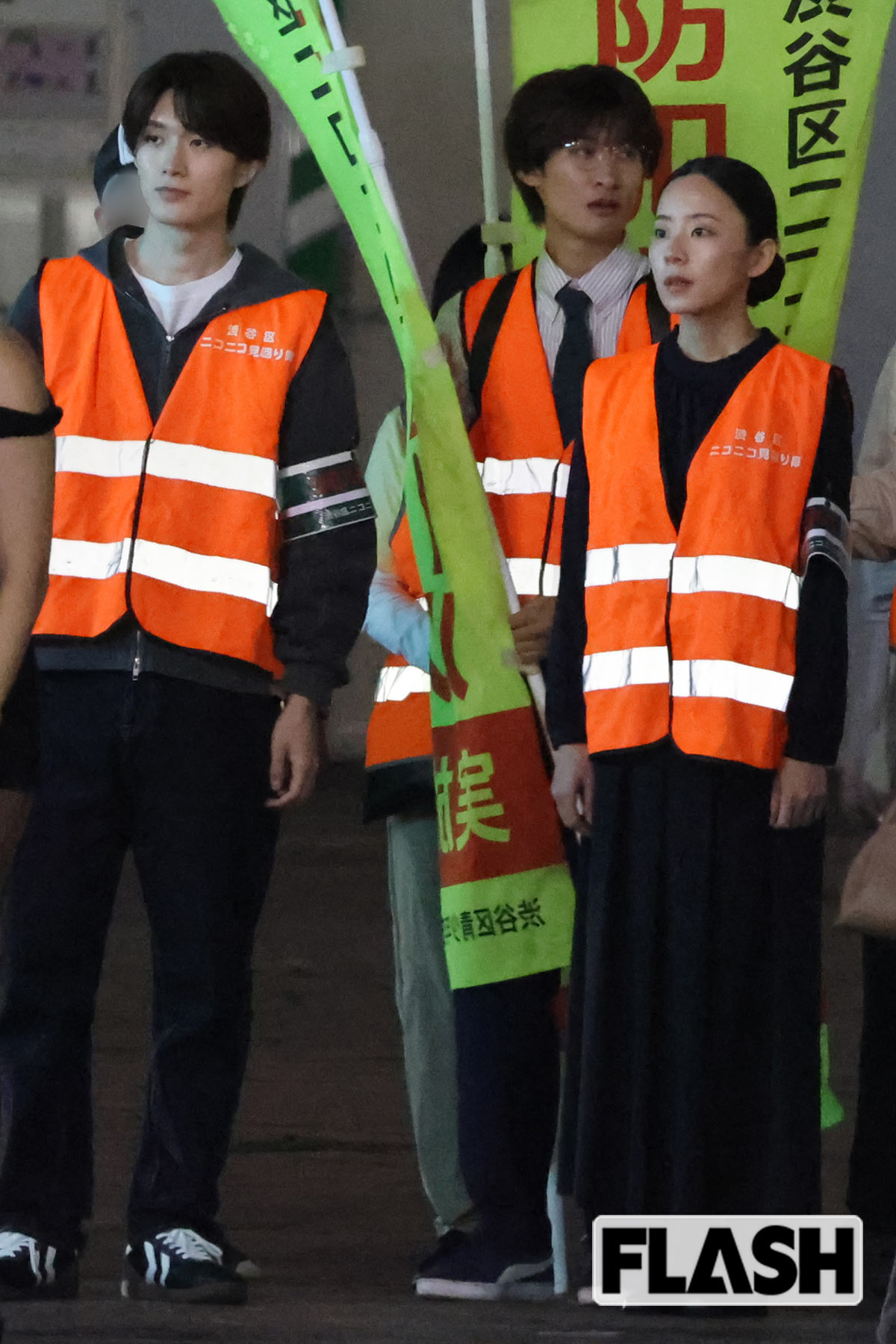 ドラマのロケにはM！LKの山中柔太郎（左）と女優の大西礼芳が