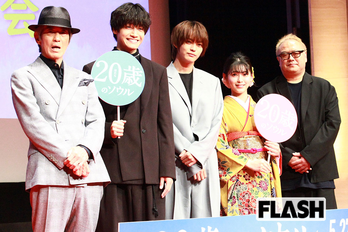 映画『20歳のソウル』特別試写会に登壇した（左から）佐藤浩市、佐野晶哉、神尾楓珠、池田朱那、秋山純監督