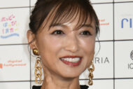 望月理恵アナ、54歳の奇跡の“腹チラ”に「女神降臨」と賞賛の声…近年は美…