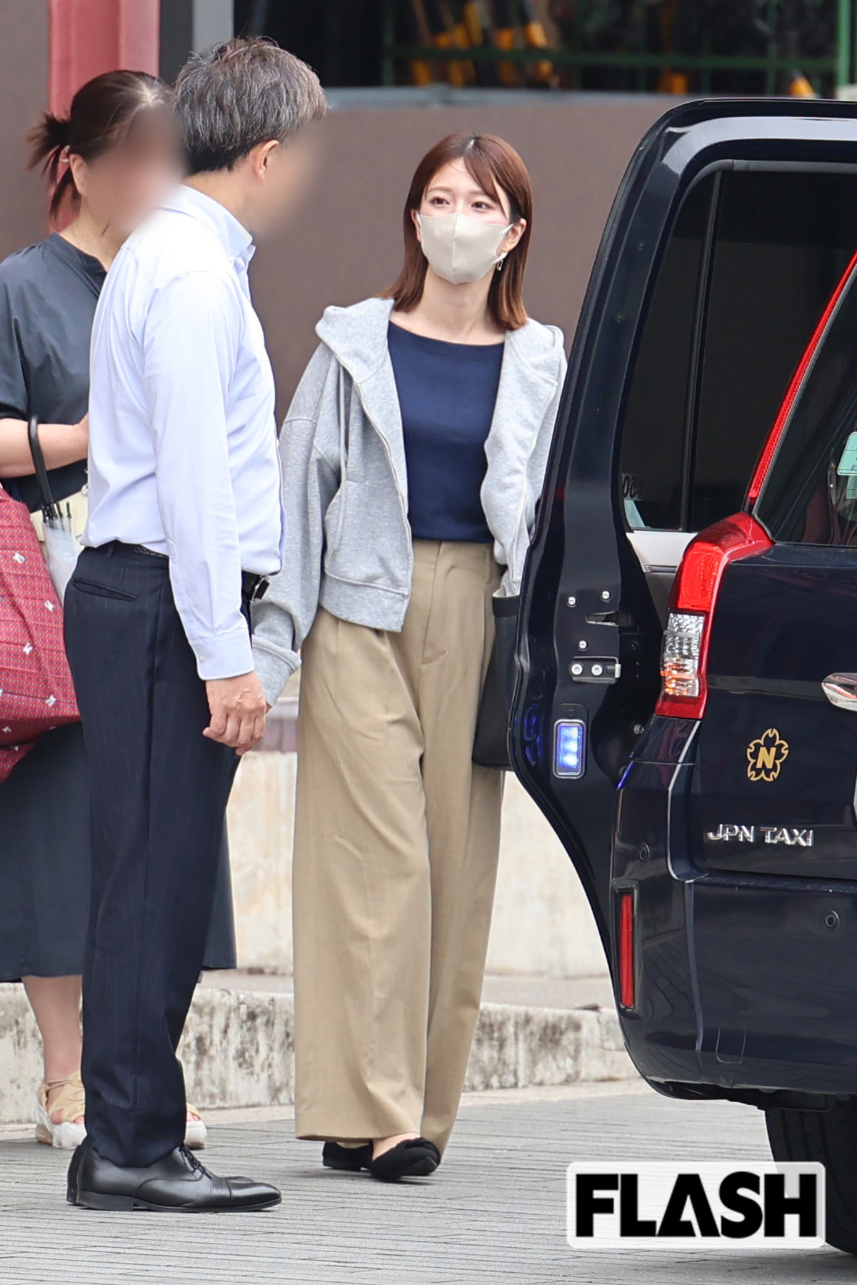 Snow Man・宮舘涼太との熱愛が報じられた黒田みゆアナ。人気アナゆえか、タクシーで会場を後にした