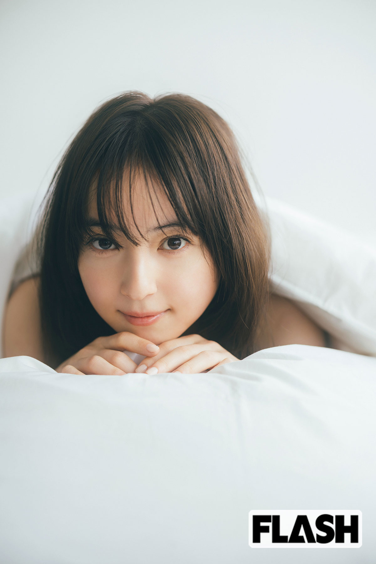 佐々木希に接近!「目が合いすぎる」カレンダーの中身