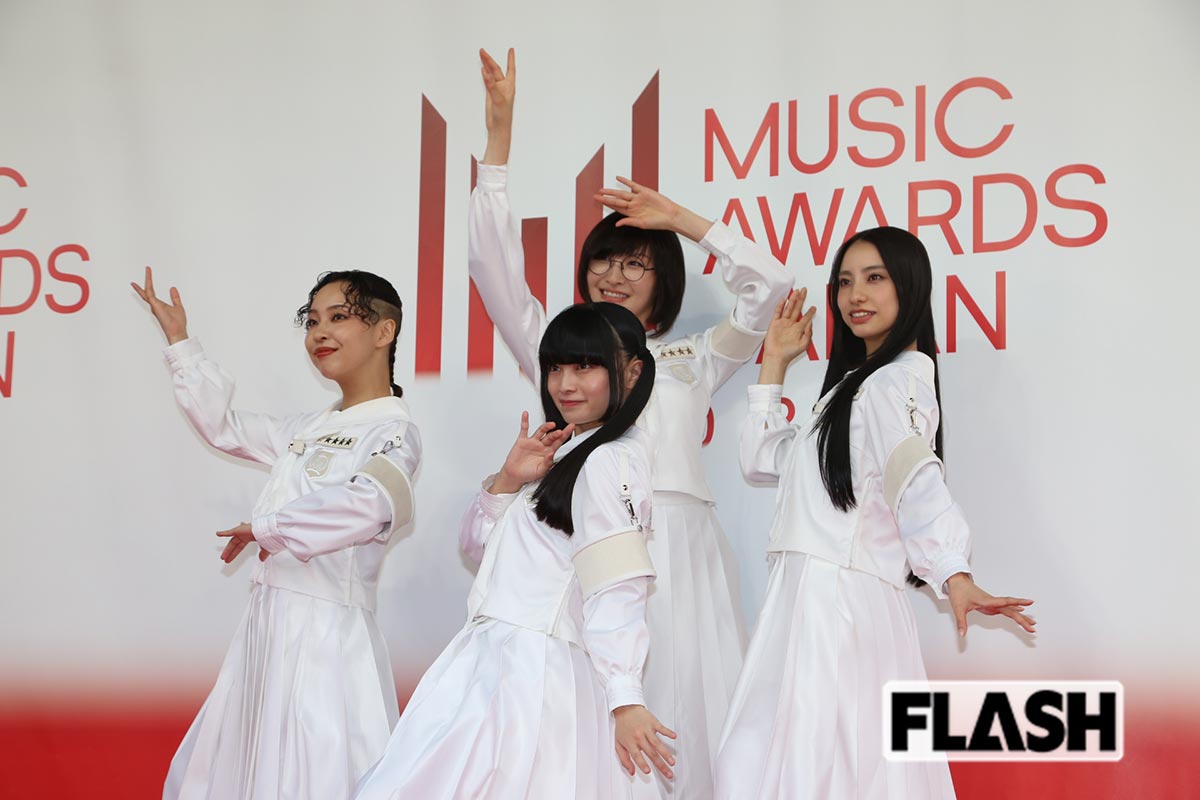 2026年6月13日、『MUSIC AWARDS JAPAN 2026』の授賞式に出席した新しい学校のリーダーズ（写真・金谷千治）