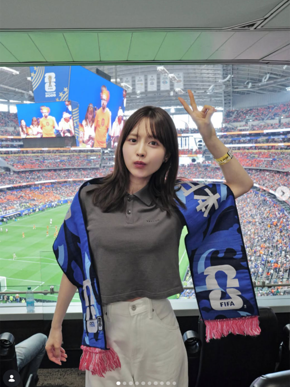 新田さちかのInstagramより。サッカーW杯が行われているアメリカ・ダラスで、日本対オランダ代表戦を観戦したことを明かした
